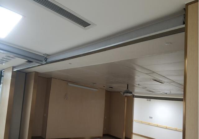 固定玻璃式挡烟垂壁有吊顶如何安装